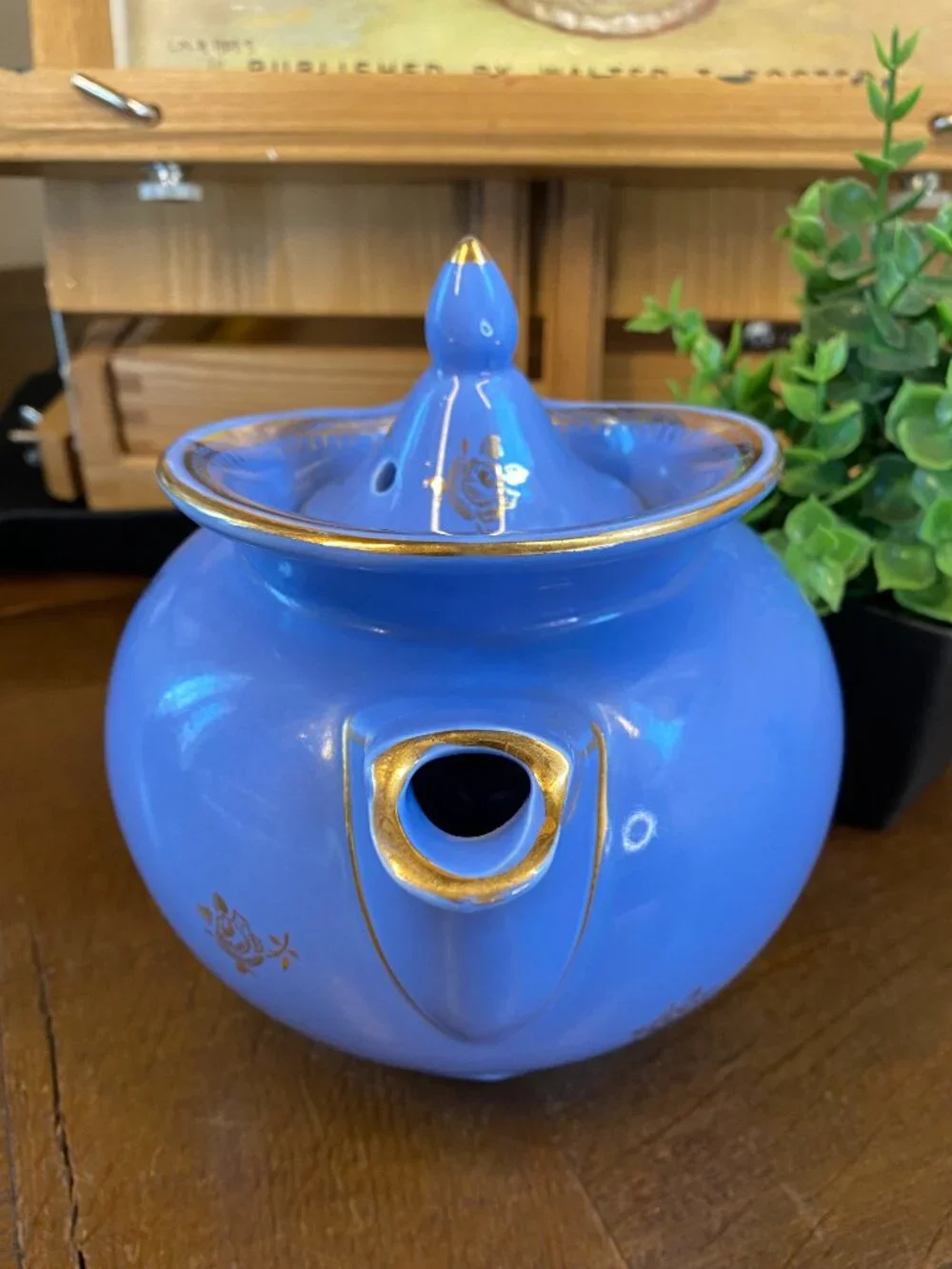 Vintage 1940's Hall China 6-cup Windshield Teapot Cadet Blue w/Gold Rose Motif